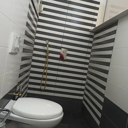 Marini's , Apartment