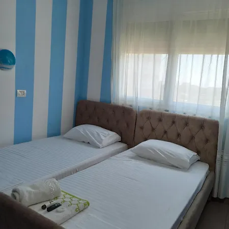 Marini's , Apartment *